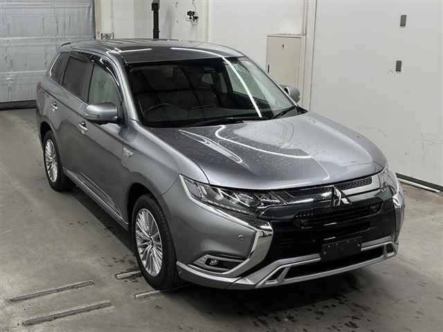 15052 MITSUBISHI OUTLANDER PHEV GG3W 2018 г. (MIRIVE Saitama)